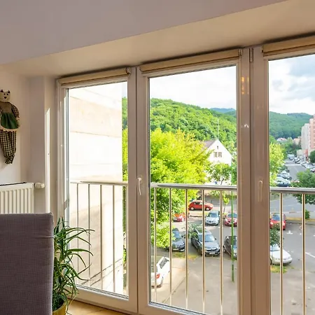 Metropolitan Wildscape View Apartment